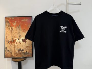 LOUIS VUITTON T shirt