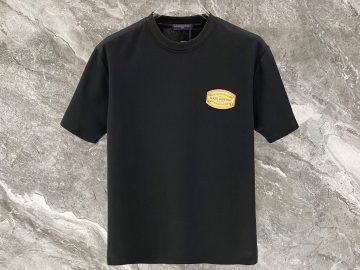 LOUIS VUITTON T shirt
