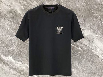 LOUIS VUITTON T shirt