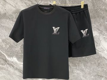 LOUIS VUITTON T shirt