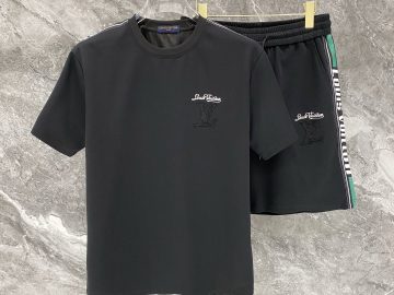 LOUIS VUITTON T shirt