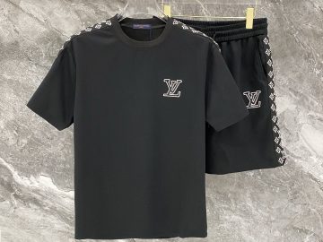 LOUIS VUITTON T shirt
