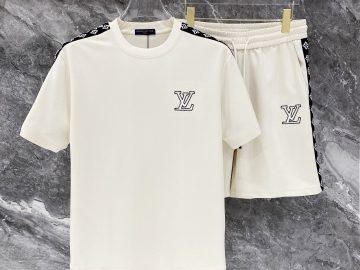 LOUIS VUITTON T shirt