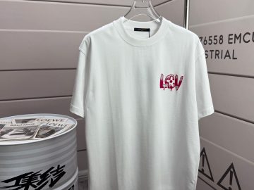 LOUIS VUITTON T shirt