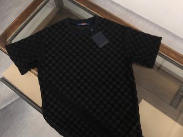 LOUIS VUITTON T shirt