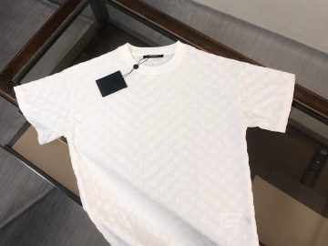 LOUIS VUITTON T shirt