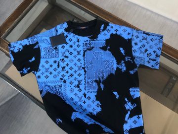 LOUIS VUITTON T shirt