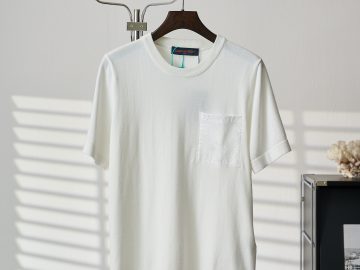 LOUIS VUITTON T shirt