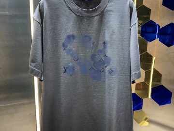 LOUIS VUITTON T shirt