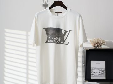 LOUIS VUITTON T shirt