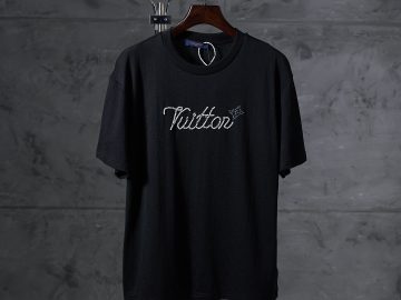 LOUIS VUITTON T shirt