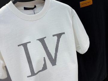 LOUIS VUITTON T shirt
