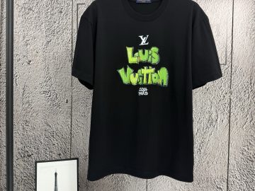 LOUIS VUITTON T shirt