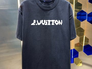 LOUIS VUITTON T shirt