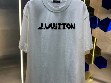 LOUIS VUITTON T shirt