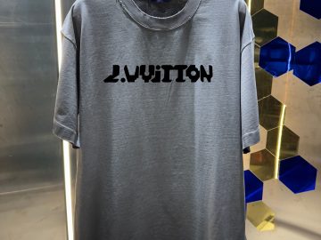 LOUIS VUITTON T shirt