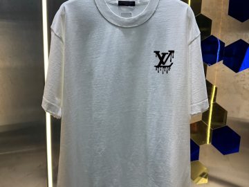 LOUIS VUITTON T shirt