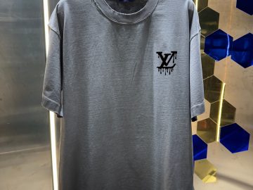LOUIS VUITTON T shirt