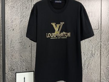 LOUIS VUITTON T shirt