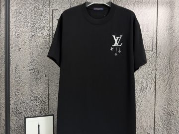 LOUIS VUITTON T shirt
