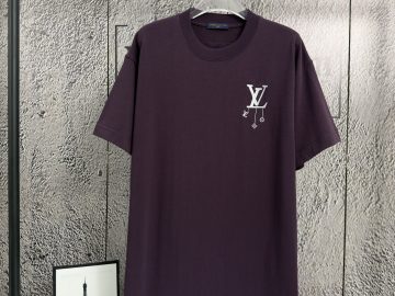 LOUIS VUITTON T shirt