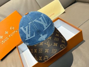 LOUIS VUITTON Caps