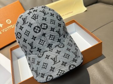 LOUIS VUITTON Caps