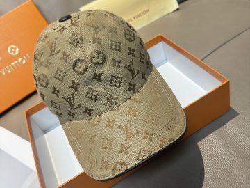 LOUIS VUITTON Caps