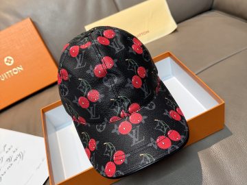 LOUIS VUITTON Caps