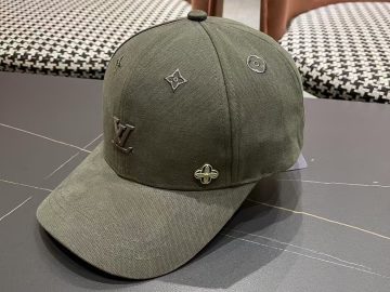 LOUIS VUITTON Caps