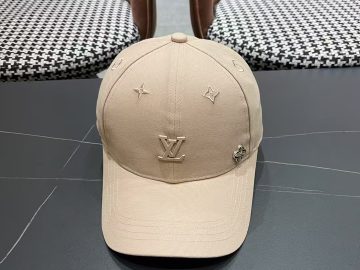 LOUIS VUITTON Caps