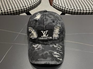 LOUIS VUITTON Caps