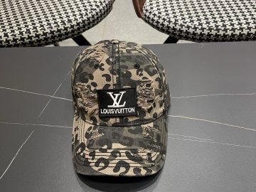 LOUIS VUITTON Caps