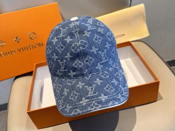 LOUIS VUITTON Caps