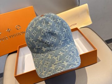 LOUIS VUITTON Caps