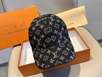 LOUIS VUITTON Caps