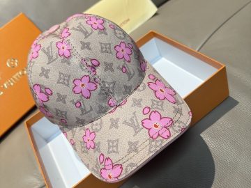 LOUIS VUITTON Caps