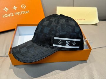LOUIS VUITTON Caps
