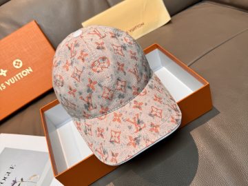 LOUIS VUITTON Caps