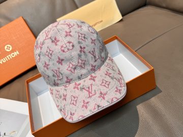 LOUIS VUITTON Caps