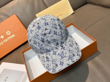 LOUIS VUITTON Caps