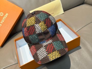 LOUIS VUITTON Caps