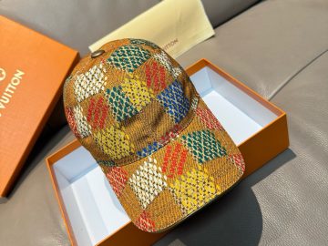 LOUIS VUITTON Caps