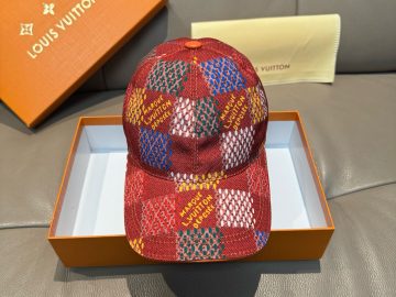 LOUIS VUITTON Caps