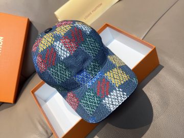 LOUIS VUITTON Caps