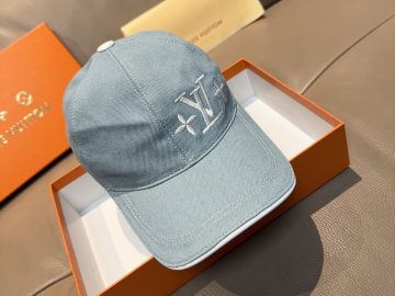 LOUIS VUITTON Caps