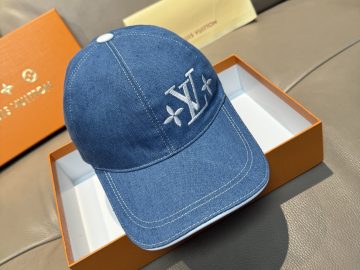 LOUIS VUITTON Caps