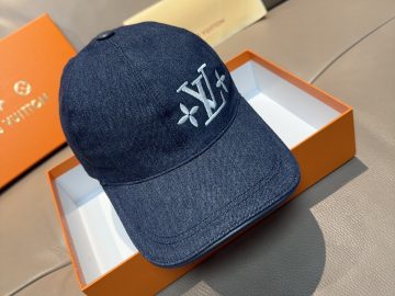 LOUIS VUITTON Caps