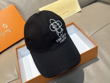 LOUIS VUITTON Caps