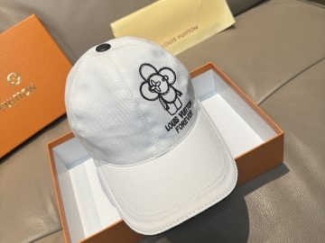 LOUIS VUITTON Caps